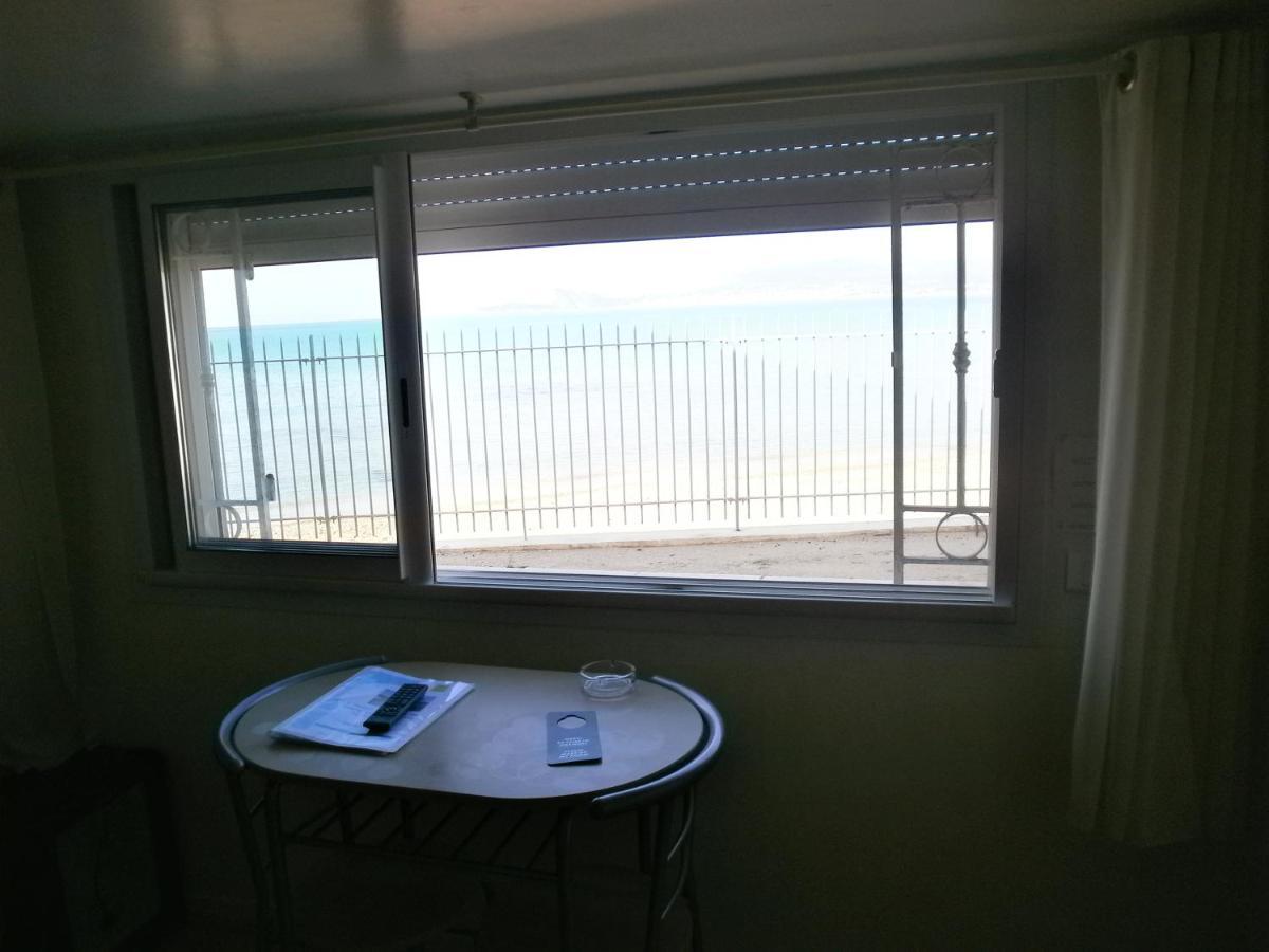 Hotel Au Tapis De Sable Saint-Cyr-sur-Mer Habitación foto