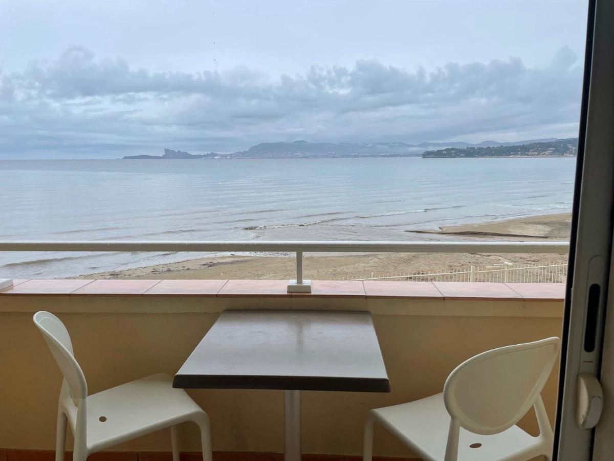 Hotel Au Tapis De Sable Saint-Cyr-sur-Mer Exterior foto
