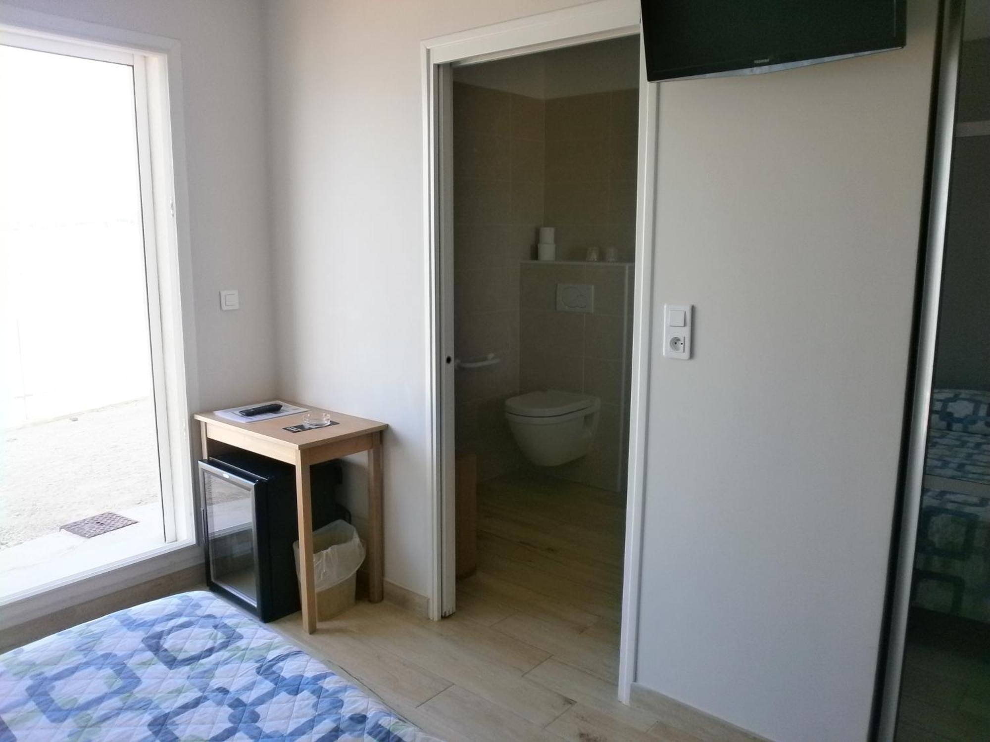Hotel Au Tapis De Sable Saint-Cyr-sur-Mer Habitación foto