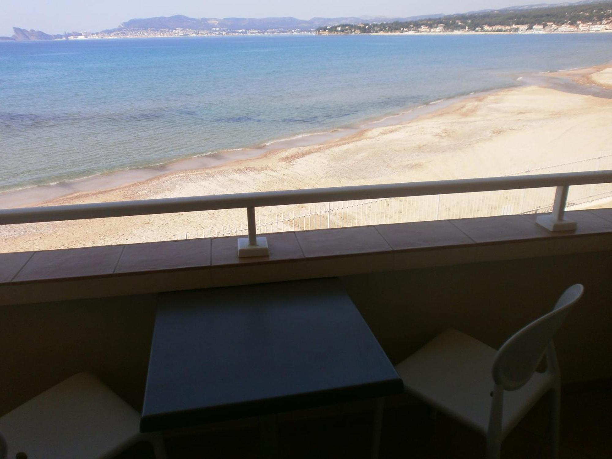 Hotel Au Tapis De Sable Saint-Cyr-sur-Mer Habitación foto