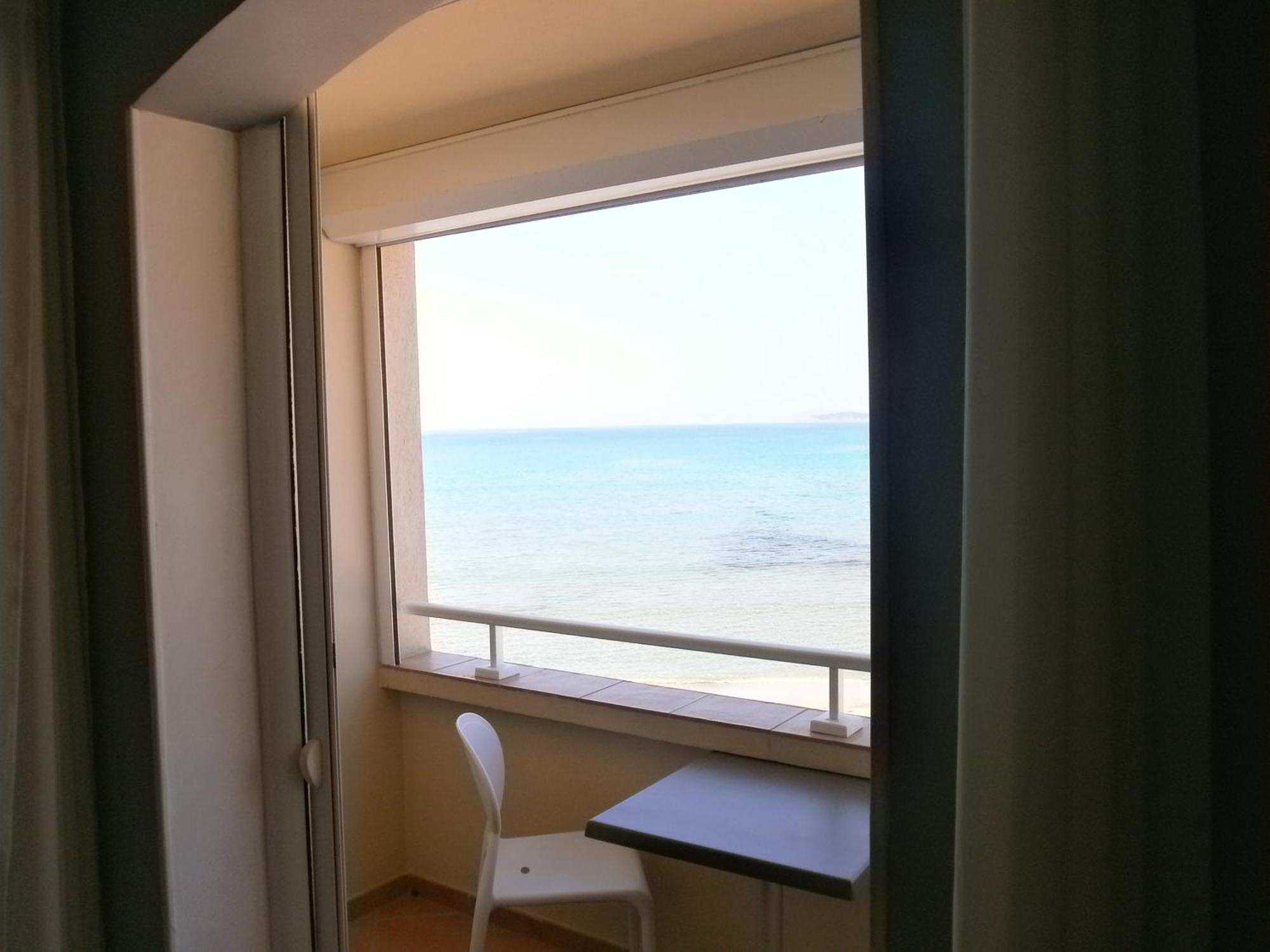 Hotel Au Tapis De Sable Saint-Cyr-sur-Mer Habitación foto