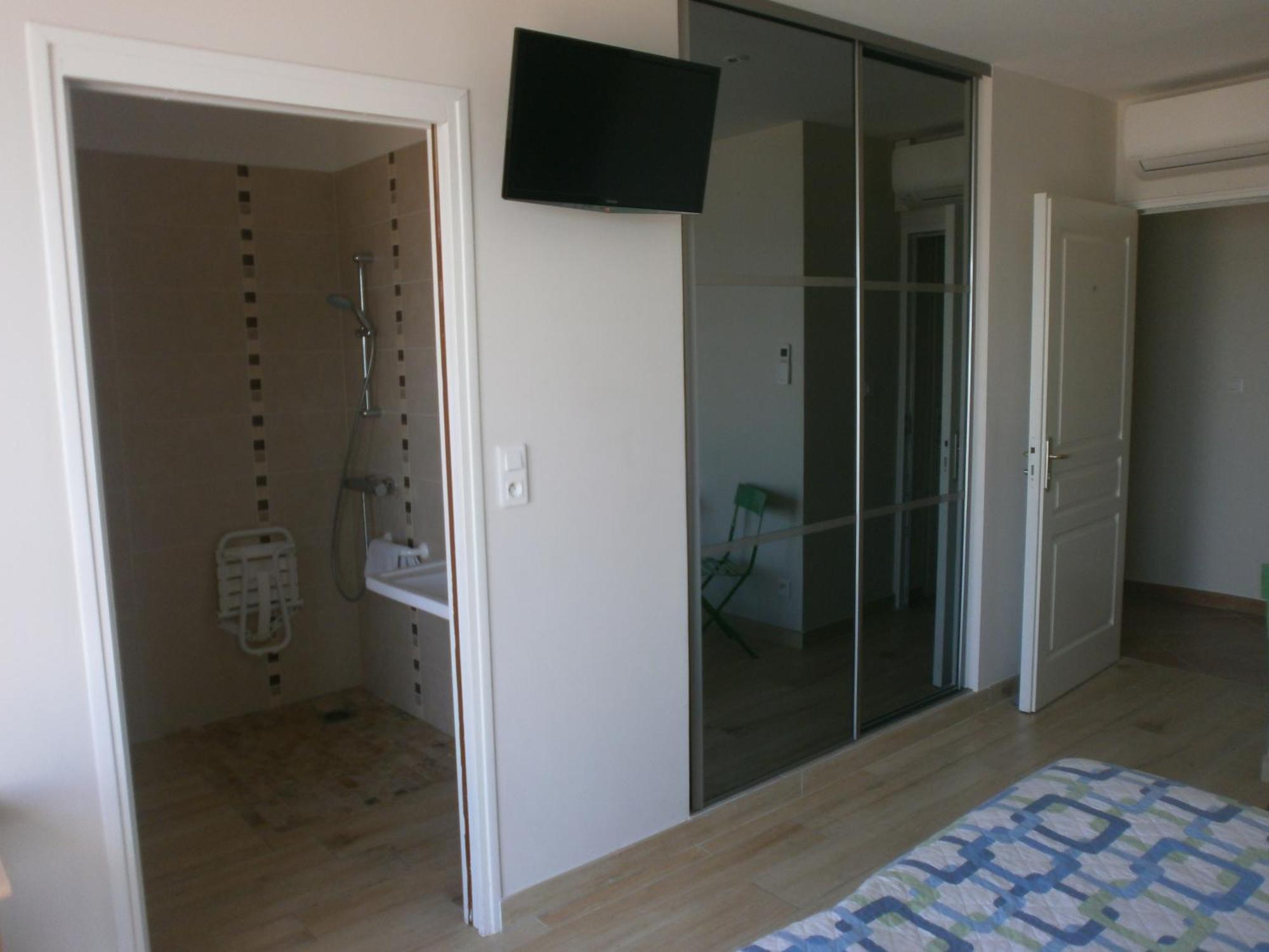Hotel Au Tapis De Sable Saint-Cyr-sur-Mer Habitación foto