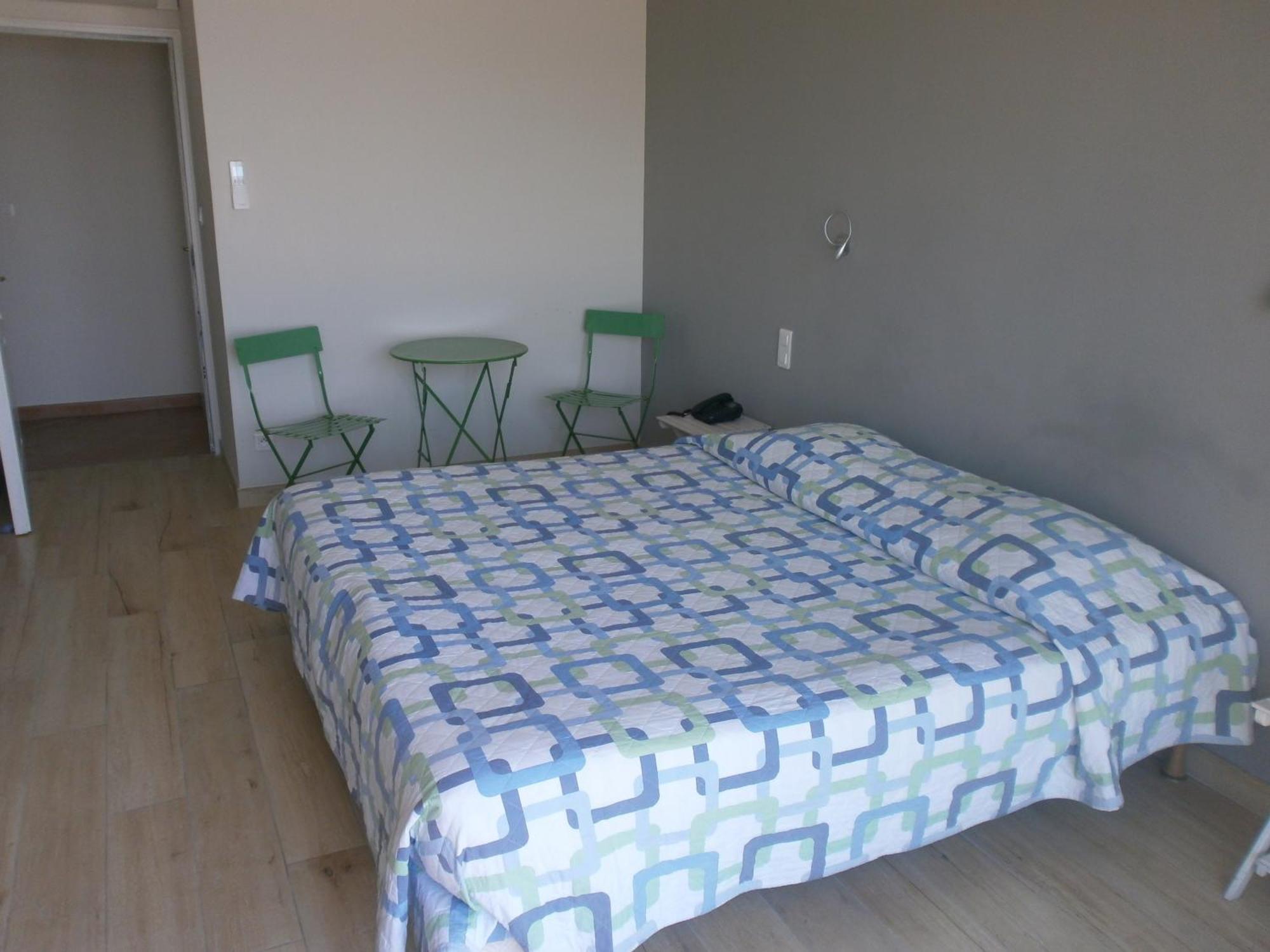 Hotel Au Tapis De Sable Saint-Cyr-sur-Mer Habitación foto
