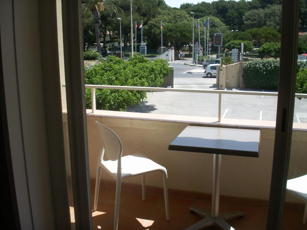 Hotel Au Tapis De Sable Saint-Cyr-sur-Mer Habitación foto