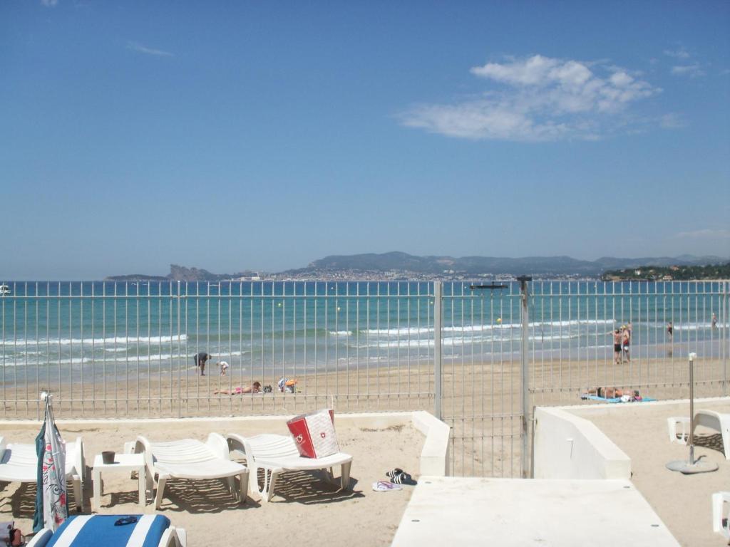Hotel Au Tapis De Sable Saint-Cyr-sur-Mer Exterior foto