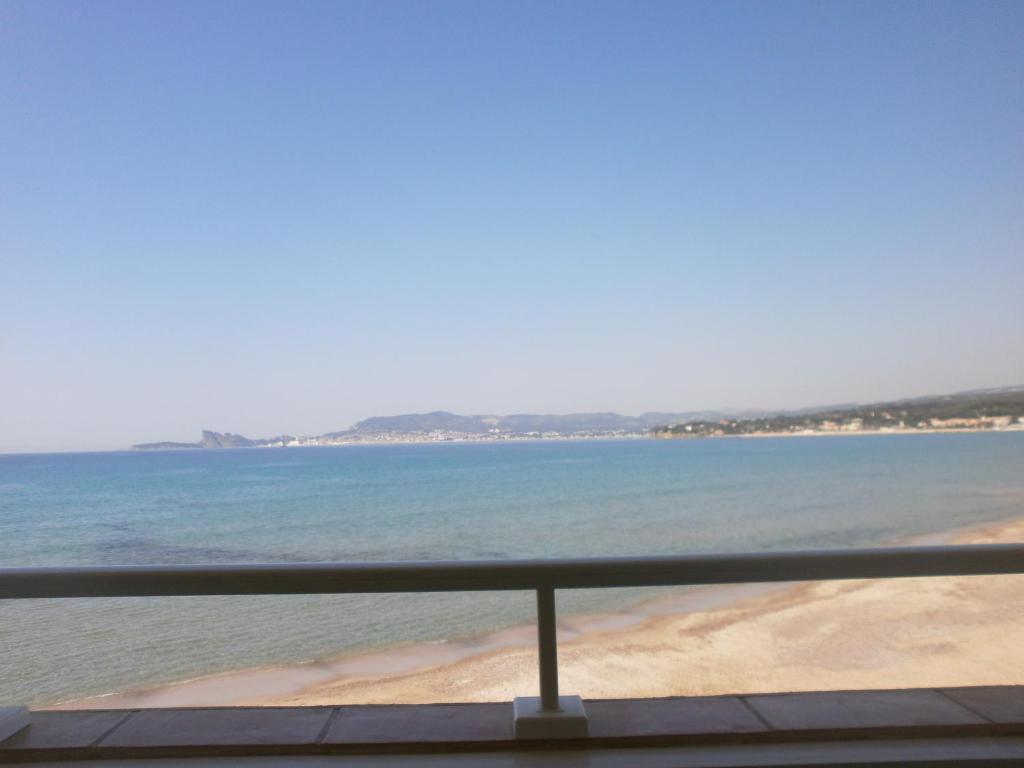 Hotel Au Tapis De Sable Saint-Cyr-sur-Mer Habitación foto