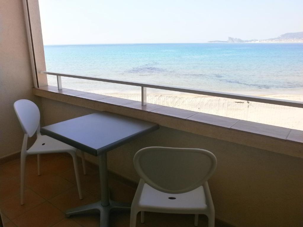 Hotel Au Tapis De Sable Saint-Cyr-sur-Mer Habitación foto