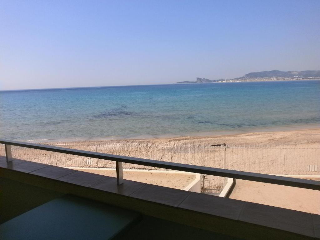 Hotel Au Tapis De Sable Saint-Cyr-sur-Mer Habitación foto