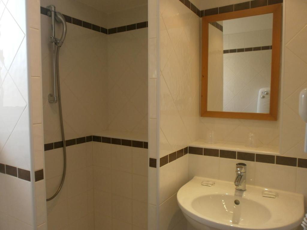 Hotel Au Tapis De Sable Saint-Cyr-sur-Mer Habitación foto