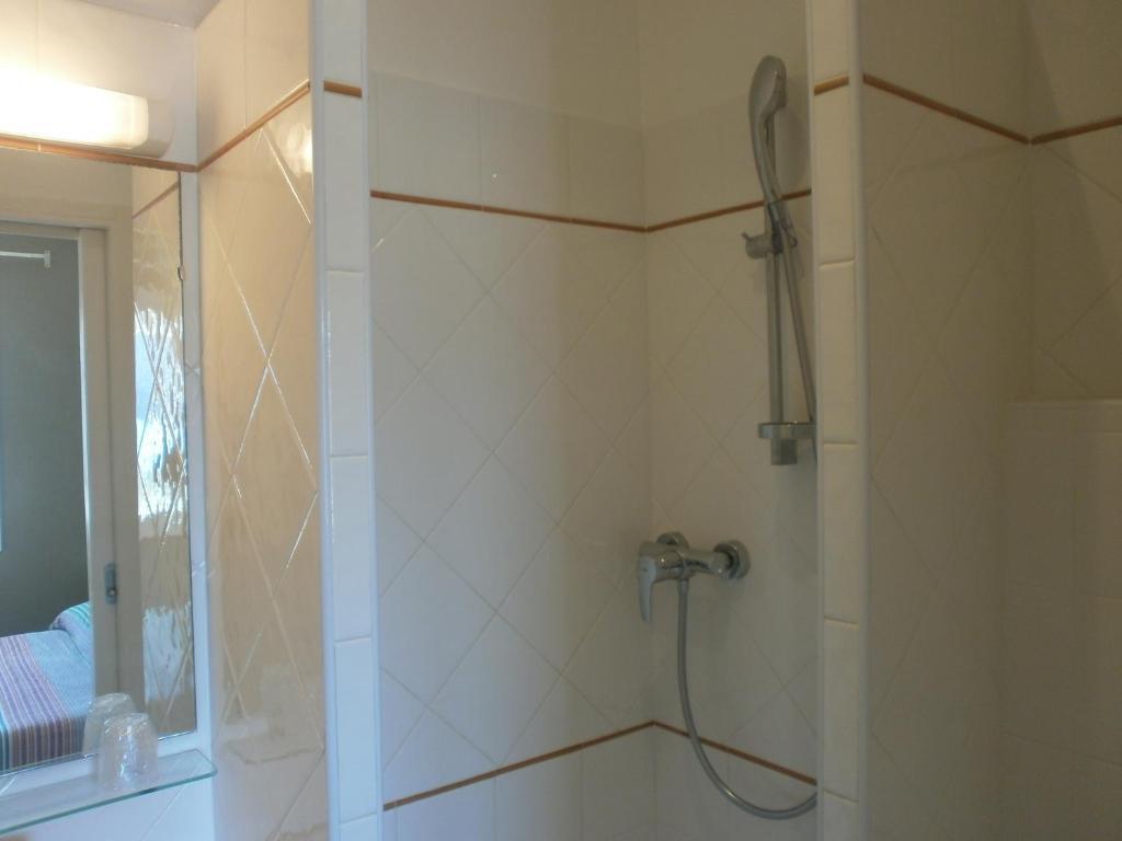 Hotel Au Tapis De Sable Saint-Cyr-sur-Mer Habitación foto